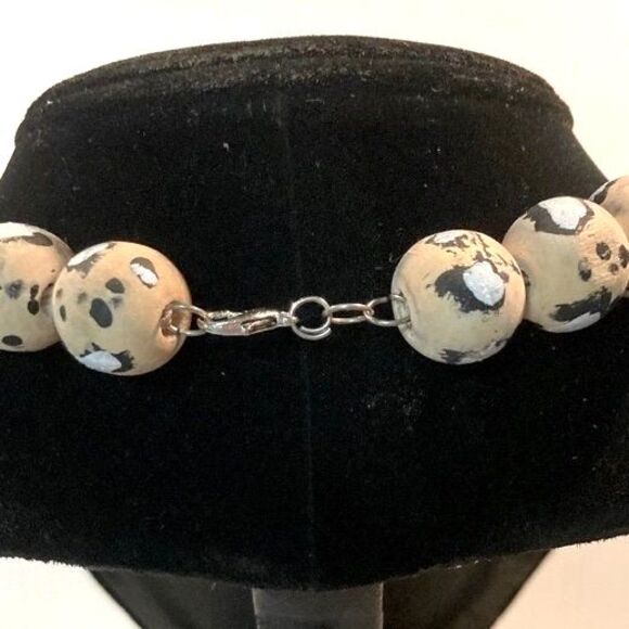 Snow Leopard Snow Cat Animal Print Wood Bead Choker Necklace 16 inches Long - Picture 2 of 7